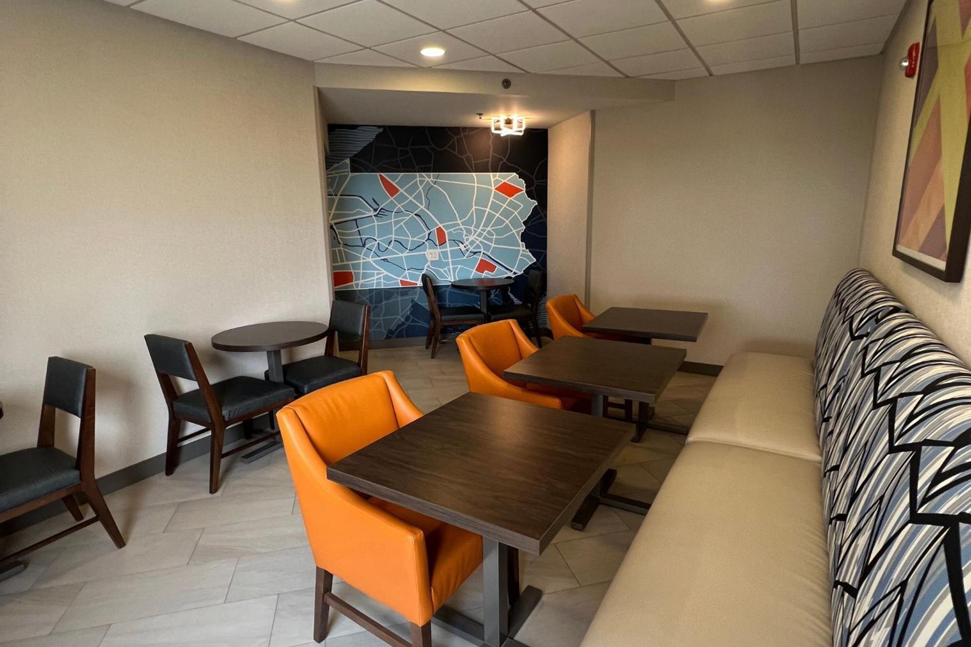 Holiday Inn Express Harrisburg I-81 - Hershey By Ihg Manadahill Eksteriør billede