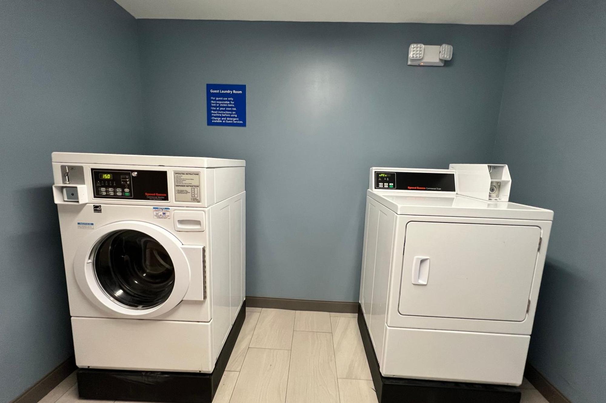 Holiday Inn Express Harrisburg I-81 - Hershey By Ihg Manadahill Eksteriør billede